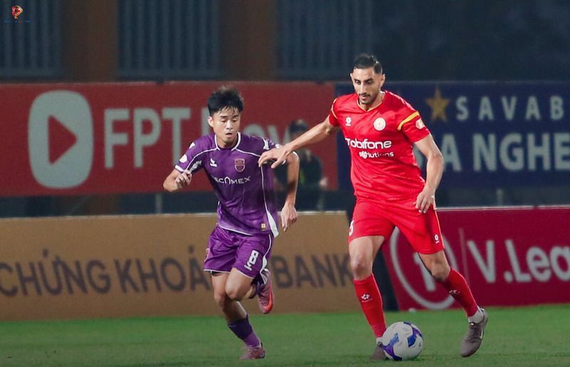 Các pha tranh chấp bóng kịch liệt