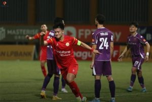 Thanh Nhàn sút hỏng 11m rồi tỏa sáng gỡ hòa